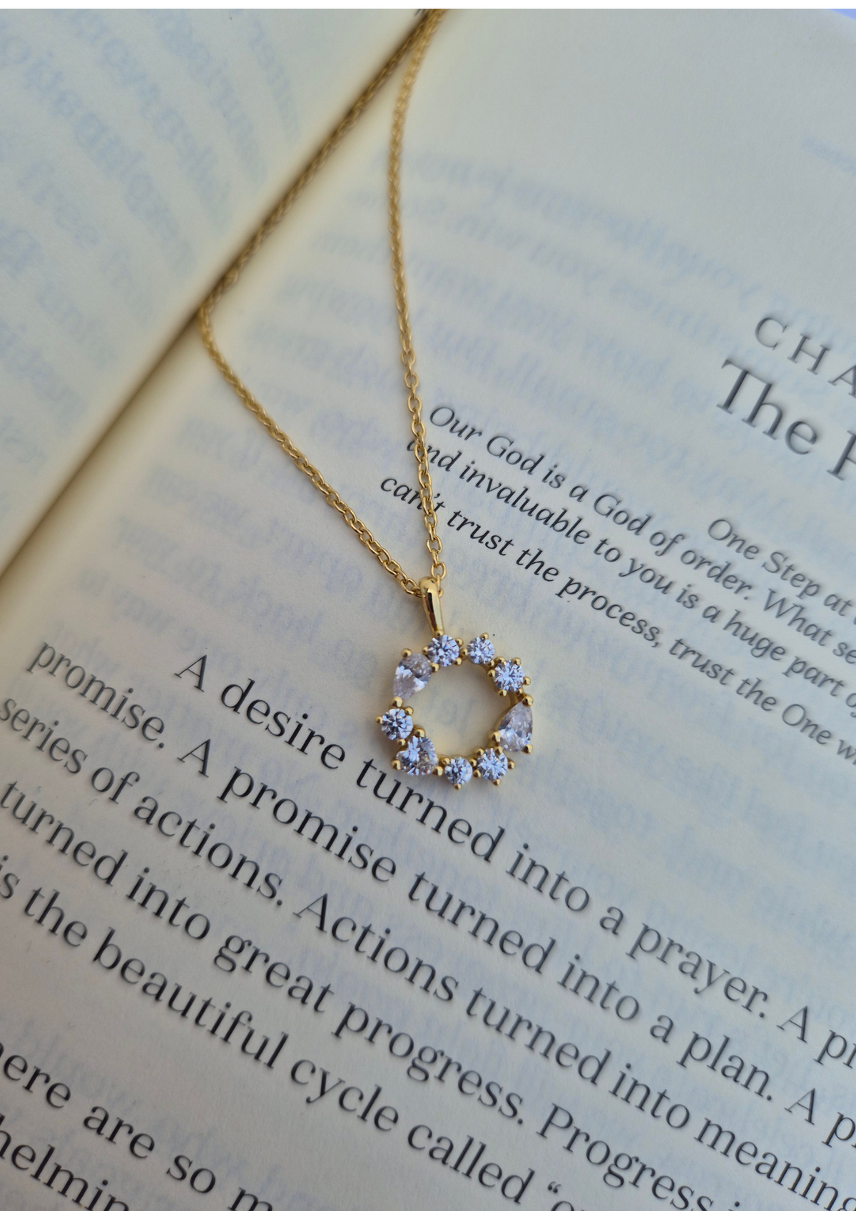 Grace Necklace | Everglow Collection